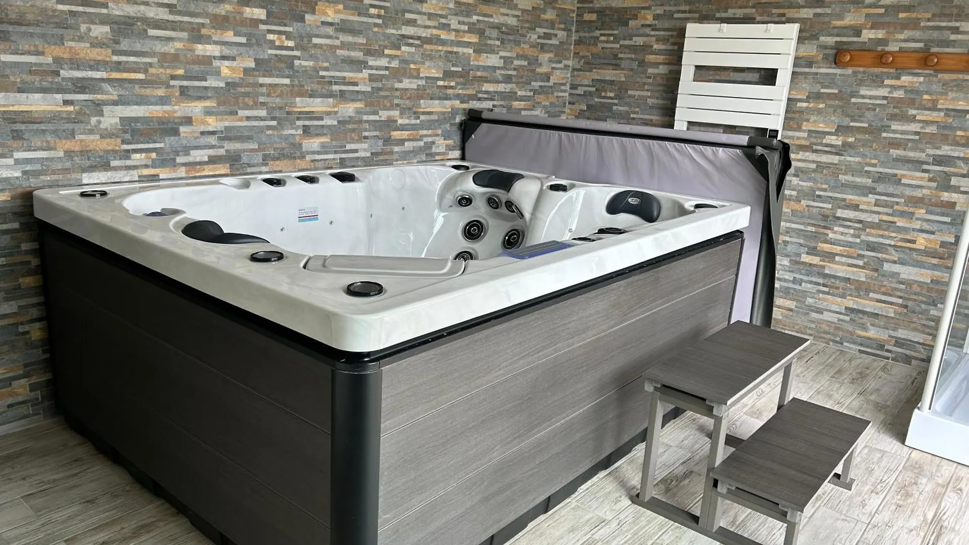 Feriehus Le Domaine Du Bez Gite De Michel Piscine Sauna Hammam Spa Saint-Laurent-dʼOlt