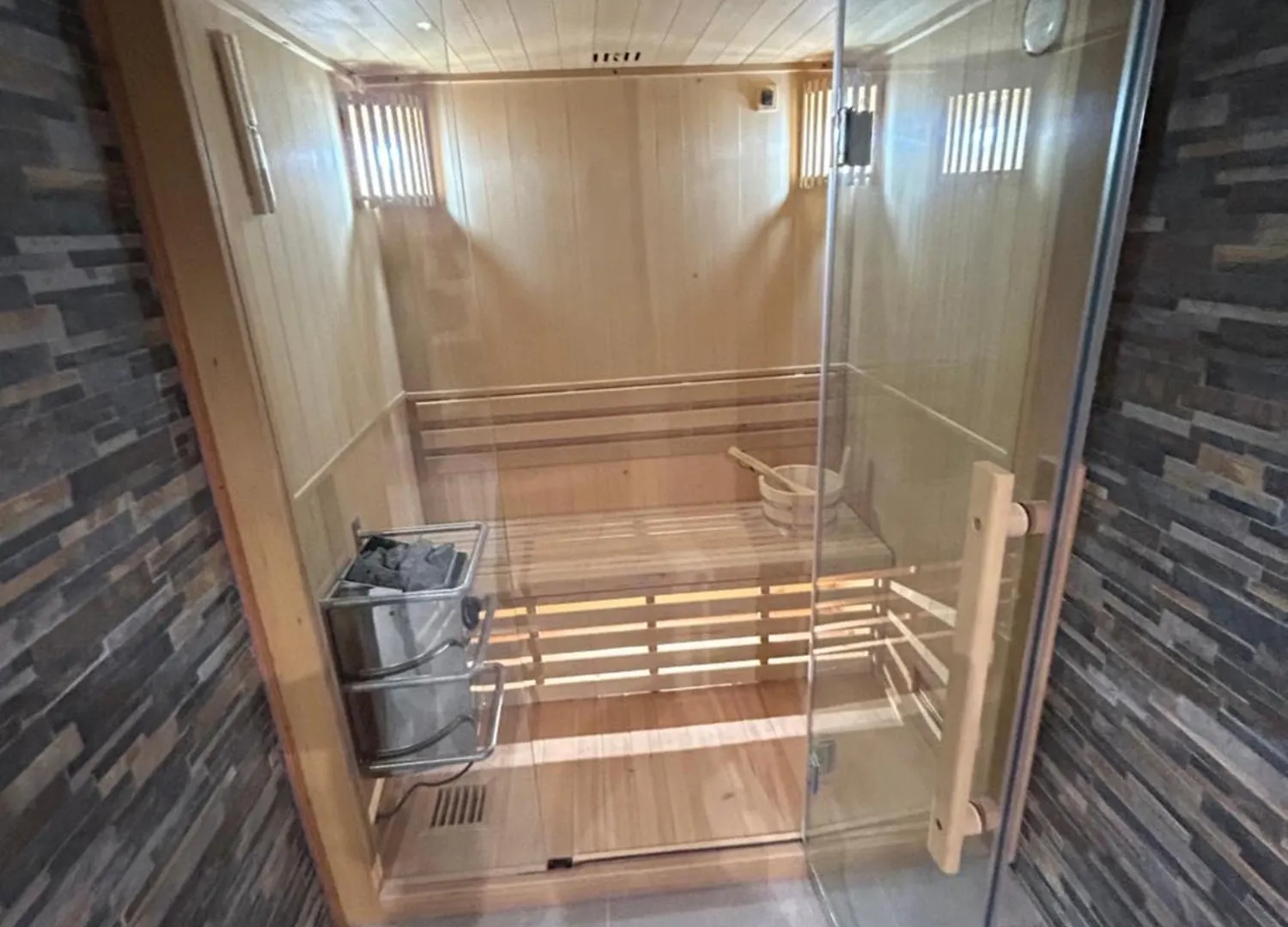 Le Domaine Du Bez Gite De Michel Piscine Sauna Hammam Spa Saint-Laurent-dʼOlt Feriehus
